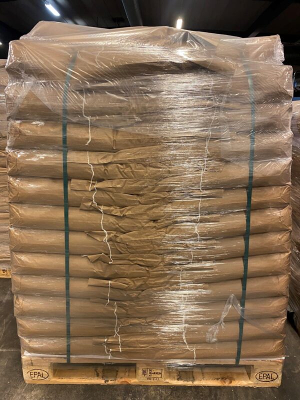 Pall med 50 x 15 kg poser med avskallede solsikkefrø